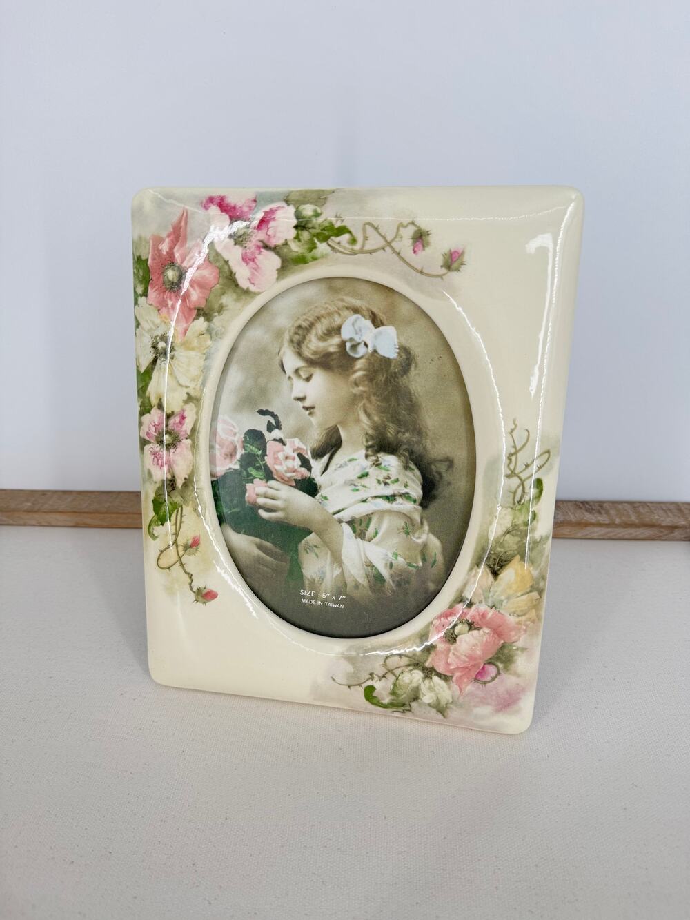 Vintage ceramic picture frame 5x7 oval ivory pink flowers victorian renaissance